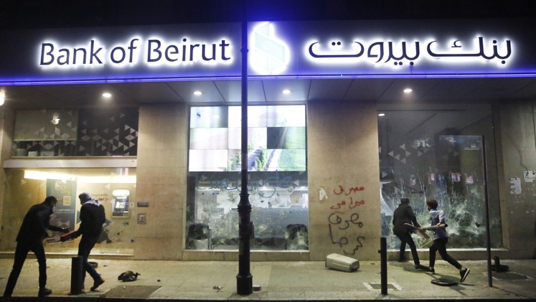 bank-holdups-and-protests-continue-to-rise-in-lebanon-as-depositors-demand-their-own-savings