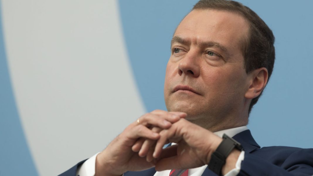 dollar-loses-to-digital-currencies-in-2023,-former-russian-president-medvedev-says