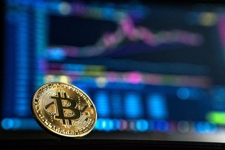 bitcoin-teetering-on-the-edge:-here’s-why-btc-could-plunge-below-$26,000